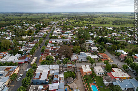 Vista aérea del pueblo y ruta 8 - Departamento de Lavalleja - URUGUAY. Foto No. 70667
