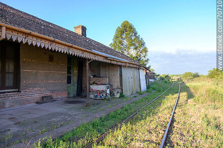 La antigua estación transformada en vivienda - Departamento de Canelones - URUGUAY. Foto No. 70710