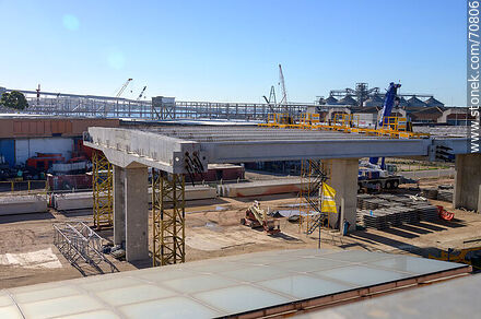 Year 2021 - Viaduct of the port promenade. Beams supported on lintels - Department of Montevideo - URUGUAY. Photo #70806