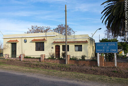 Escuela rural No. 57 Paraje La Loma - Departamento de Soriano - URUGUAY. Foto No. 70866