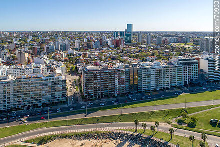 Vista aérea de los edificios de la Rambla Rep. del Perú - Departamento de Montevideo - URUGUAY. Foto No. 70933