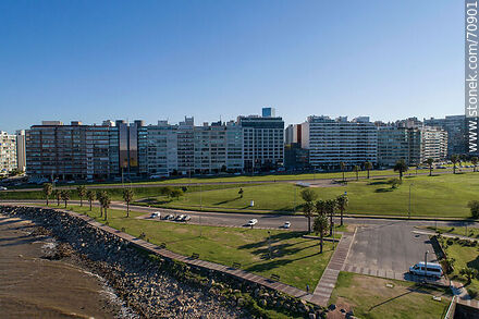 Vista aérea de la rambla del Kibón - Departamento de Montevideo - URUGUAY. Foto No. 70901