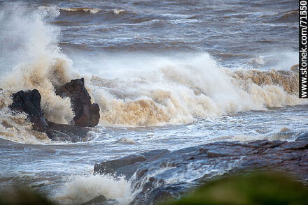 The sea breaking over the rocks in a southeast storm. - Department of Maldonado - URUGUAY. Photo #71221