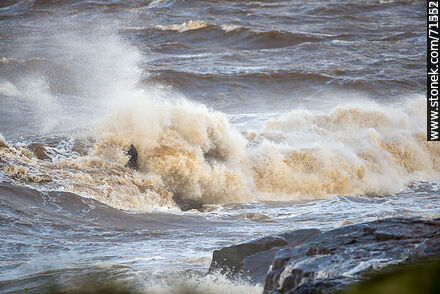 The sea breaking over the rocks in a southeast storm. - Department of Maldonado - URUGUAY. Photo #71223