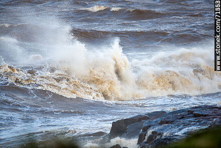 The sea breaking over the rocks in a southeast storm. - Department of Maldonado - URUGUAY. Photo #71224