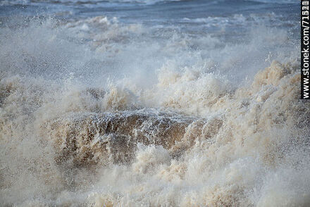 Sea breaking against the shore in a big splash  - Department of Maldonado - URUGUAY. Photo #71182
