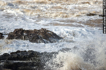 The sea breaking over the rocks in a southeast storm - Department of Maldonado - URUGUAY. Photo #71243