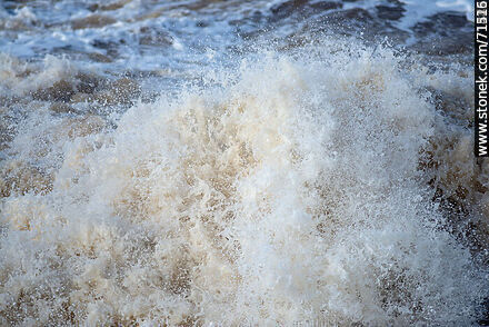 Blast of seawater on the shore - Department of Maldonado - URUGUAY. Photo #71187