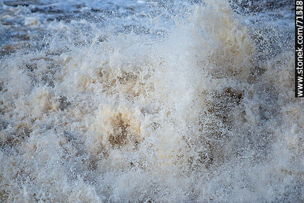 Blast of seawater on the shore - Department of Maldonado - URUGUAY. Photo #71189