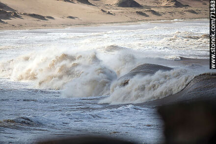 Surf with foam in turbid sea - Department of Maldonado - URUGUAY. Photo #71214