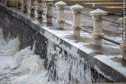 Foam breaking over the sea wall and splashing the promenade - Department of Maldonado - URUGUAY. Photo #71650