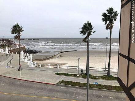 Vista desde el hotel Colón a la playa en invierno - Departamento de Maldonado - URUGUAY. Foto No. 71792