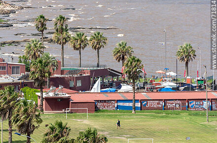 Club Nautilus con muros grafiteados - Departamento de Montevideo - URUGUAY. Foto No. 71814