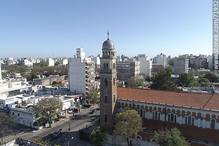 Iglesia de Punta Carretas. Torre, campanario y cúpula - Departamento de Montevideo - URUGUAY. Foto No. 71932