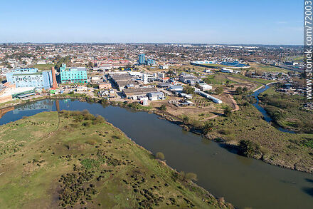 Vista aérea del arroyo Pantanoso,el PTI y el estadio - Departamento de Montevideo - URUGUAY. Foto No. 72003