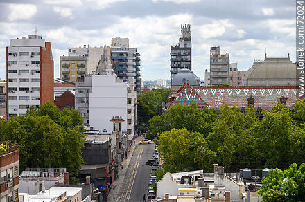 Vista aérea de la calle Gaboto. Techo del IAVA - Departamento de Montevideo - URUGUAY. Foto No. 72024