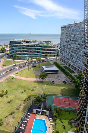 Vista aérea de la Rambla Armenia, edificios Panamericano y Forum - Departamento de Montevideo - URUGUAY. Foto No. 72033