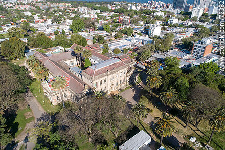 Vista aérea de la Facultad de Veterinaria en el barrio Buceo, 2020 - Departamento de Montevideo - URUGUAY. Foto No. 72382