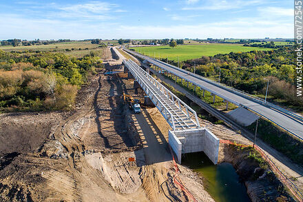 Vista aérea de los  nuevos puentes sobre el arroyo Pintado - Departamento de Florida - URUGUAY. Foto No. 72545