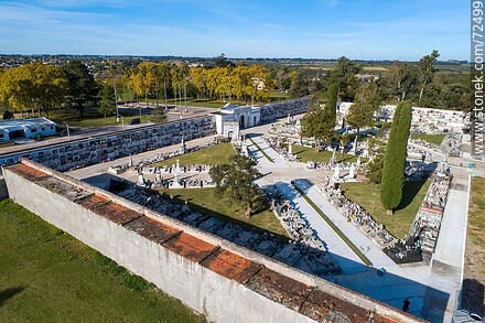 Vista aérea del cementerio de la capital de Florida - Departamento de Florida - URUGUAY. Foto No. 72499