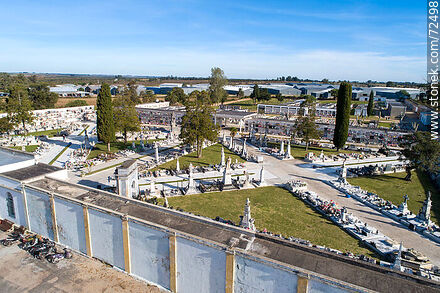 Vista aérea del cementerio de la capital de Florida - Departamento de Florida - URUGUAY. Foto No. 72498