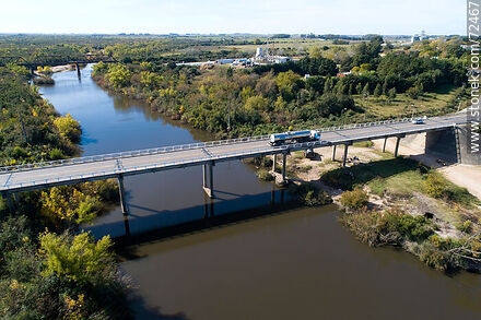 Vista aérea del puente carretero de Ruta 5 sobre el río Santa Lucía - Departamento de Florida - URUGUAY. Foto No. 72467