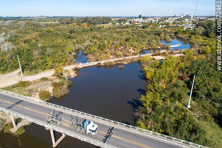 Vista aérea del puente carretero de Ruta 5 sobre el río Santa Lucía - Departamento de Florida - URUGUAY. Foto No. 72461
