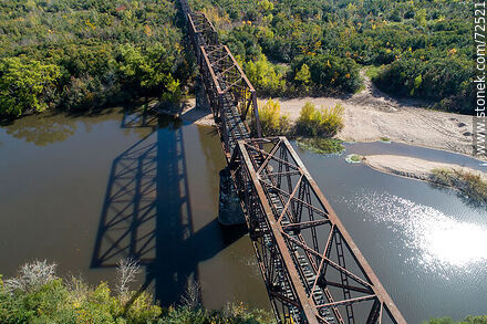 Vista aérea del puente ferroviario que cruza el río Santa Lucía en Florida - Departamento de Florida - URUGUAY. Foto No. 72521