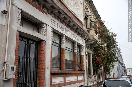 Antiguo edificio de Labratorios Aster en la calle 25 de Mayo - Departamento de Montevideo - URUGUAY. Foto No. 72694