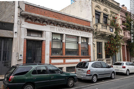 Antiguo edificio de Labratorios Aster en la calle 25 de Mayo - Departamento de Montevideo - URUGUAY. Foto No. 72695