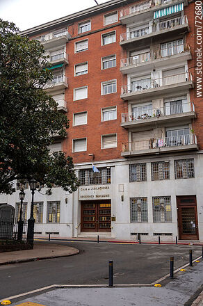 Edificio de la Caja de Jubilaciones y Pensiones Bancarias - Departamento de Montevideo - URUGUAY. Foto No. 72680