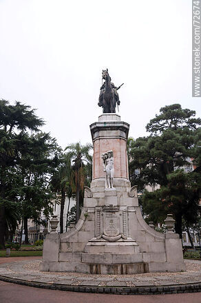 Statue monument of Bruno Mauricio de Zabala - Department of Montevideo - URUGUAY. Photo #72674