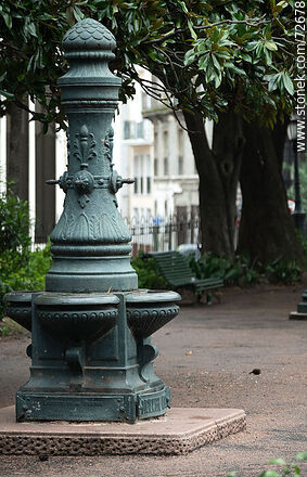 Antiguos bebederos de la plaza Zabala - Departamento de Montevideo - URUGUAY. Foto No. 72678