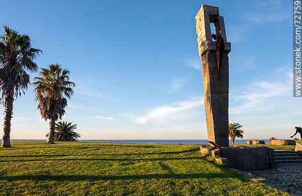 Monumento en honor a Abel Carlevaro - Departamento de Montevideo - URUGUAY. Foto No. 72759