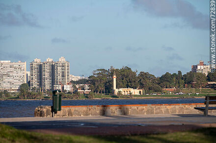 Museo Oceanográfico y Torres del Puerto - Departamento de Montevideo - URUGUAY. Foto No. 72839