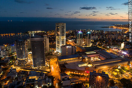 Vista aérea al anochecer del microcentro del Buceo, sus torres y su shopping - Departamento de Montevideo - URUGUAY. Foto No. 72853
