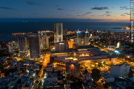 Vista aérea al anochecer del microcentro del Buceo, sus torres y su shopping - Departamento de Montevideo - URUGUAY. Foto No. 72851