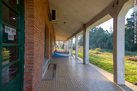 Centro CAIF en la ex estación de tren Atlántida - Departamento de Canelones - URUGUAY. Foto No. 72894