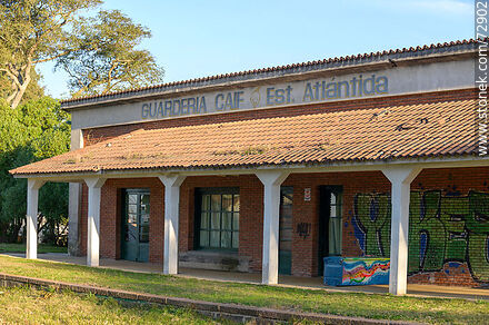 Centro CAIF en la ex estación de tren Atlántida - Departamento de Canelones - URUGUAY. Foto No. 72902