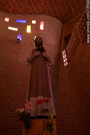 Worker Christ in the church of Cristo Obrero by Eladio Dieste - Department of Canelones - URUGUAY. Photo #72918