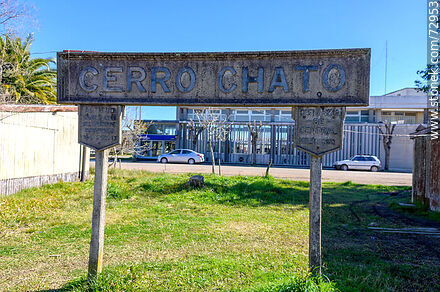 Cartel de la estación de tren de Cerro Chato - Departamento de Florida - URUGUAY. Foto No. 72953