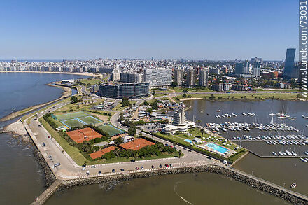 Vista aérea de las canchas de fútbol y tenis, piscina y edificio del Yatch Club - Departamento de Montevideo - URUGUAY. Foto No. 73031