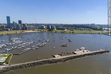 Vista aérea de la escollera y marinas del Puerto del Buceo - Departamento de Montevideo - URUGUAY. Foto No. 73029