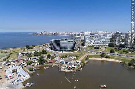 Vista aérea de un sector del Puerto del Buceo, pescaderías, torres Forum y Panamericano - Departamento de Montevideo - URUGUAY. Foto No. 73018
