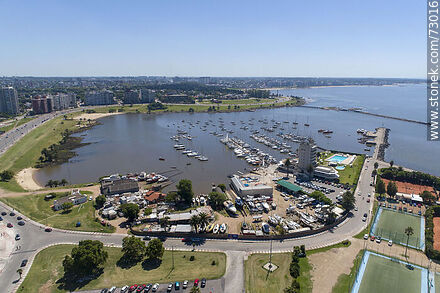 Vista aérea de la bahía del puerto del Buceo - Departamento de Montevideo - URUGUAY. Foto No. 73016
