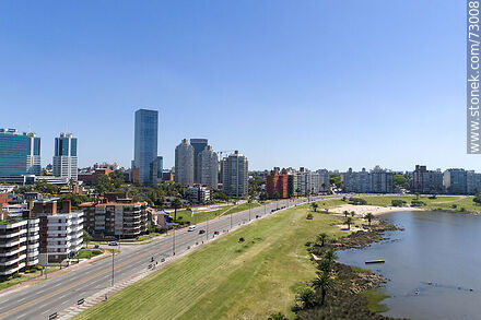 Vista aérea de la Rambla Armenia - Departamento de Montevideo - URUGUAY. Foto No. 73008