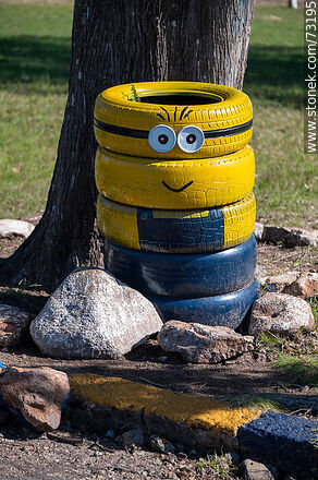 Minion made from car tires - Durazno - URUGUAY. Photo #73195