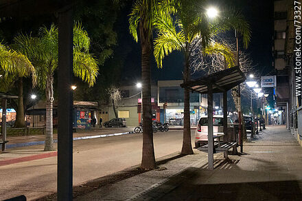 Calle 18 de Julio en la noche - Departamento de Tacuarembó - URUGUAY. Foto No. 73327