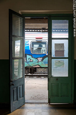 Sala de espera de la estación de trenes de Rivera - Departamento de Rivera - URUGUAY. Foto No. 73512