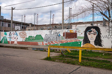 Mural próximo a la estación de trenes - Departamento de Rivera - URUGUAY. Foto No. 73508